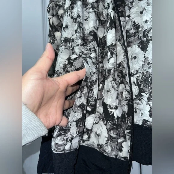 Lane Bryant LIVI Active Woman's 14/16 Hooded Lightweight Jacket - Picture 2 of 5